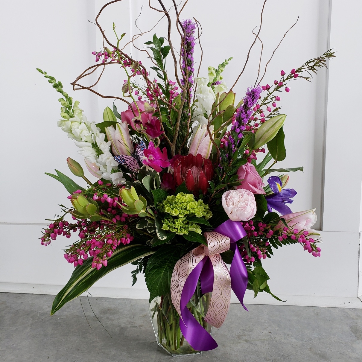 Vibrant Vase Arrangement - Image 3
